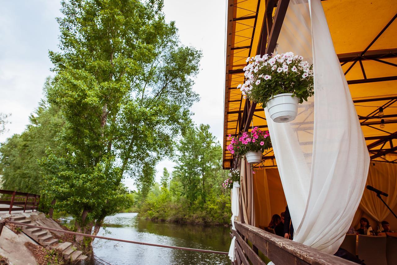 Dacha Na Desne Hotel Kiev Exterior foto